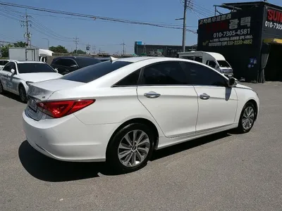 Hyundai Sonata 2014, 100560 км, за 4335.73 USD