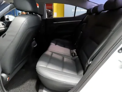 Hyundai Avante 2017, 22000 км, за 7752.45 USD - фото 7