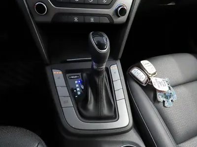 Hyundai Avante 2017, 22000 км, за 7752.45 USD - фото 13