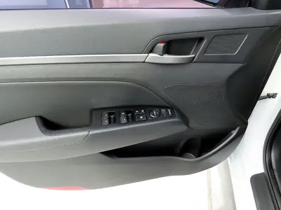 Hyundai Avante 2017, 22000 км, за 7752.45 USD - фото 14