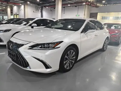Lexus ES · 2023 год