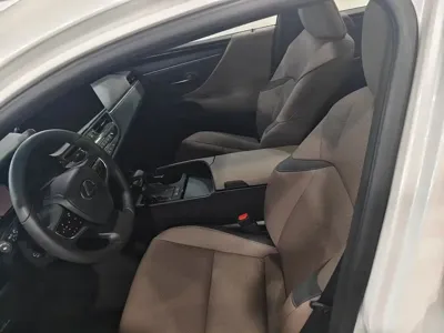 Lexus ES 2023, 20000 км, за 24278.52 USD