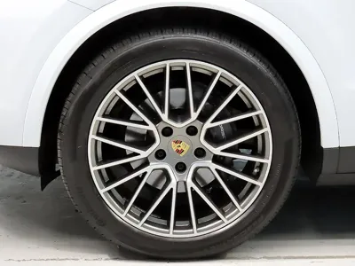Porsche Cayenne 2023, 56921 км, за 61172.67 USD