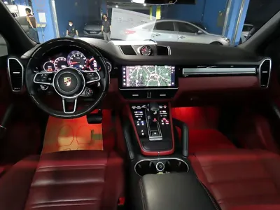 Porsche Cayenne 2023, 56921 км, за 61172.67 USD - фото 6