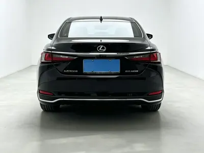 Lexus ES 2023, 42000 км, за 25608.13 USD