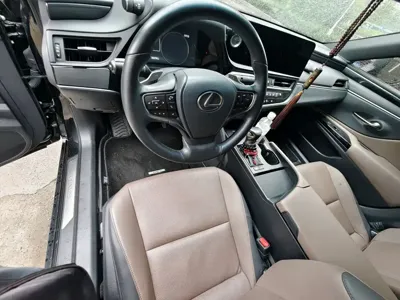 Lexus ES 2023, 42000 км, за 25608.13 USD