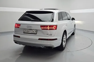 Audi Q7 2019, 140399 км, за 17711.79 USD