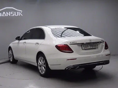 Mercedes-Benz E-Class 2018, 82266 км, за 17226.8 USD