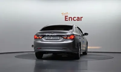 Hyundai Sonata 2011, 94015 км, за 2624.31 USD