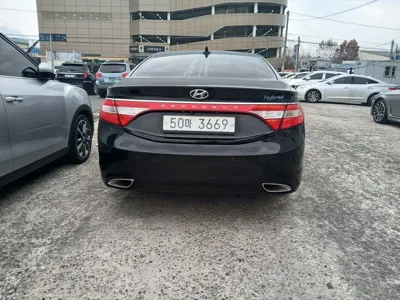 Hyundai Grandeur 2015, 178645 км, за 4105.96 USD