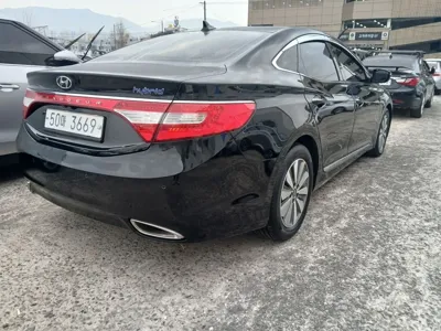 Hyundai Grandeur 2015, 178645 км, за 4105.96 USD