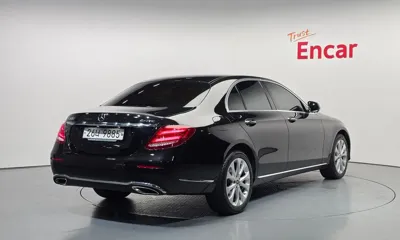 Mercedes-Benz E-Class 2019, 63886 км, за 17907.14 USD
