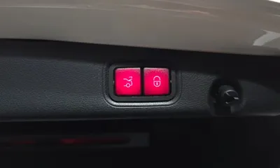 Mercedes-Benz E-Class 2019, 65351 км, за 31729.27 USD - фото 35