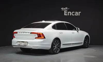 Volvo S90 2022, 42100 км, за 22687.37 USD - фото 2