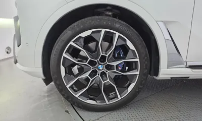 BMW X7 2024, 23948 км, за 72729.7 USD
