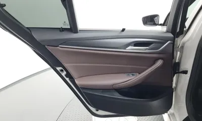 BMW 5-Series 2023, 48534 км, за 23446.27 USD - фото 25