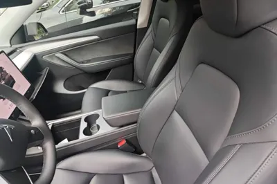 Tesla Model Y 2023, 90399 км, за 28199 USD