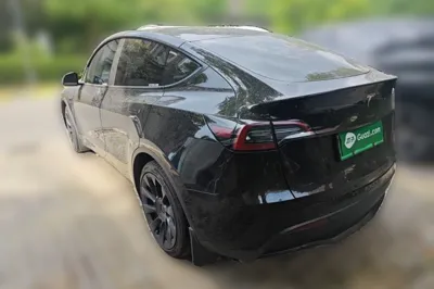 Tesla Model Y 2023, 90399 км, за 28199 USD