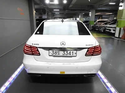 Mercedes-Benz E-Class 2015, 113626 км, за 6446.57 USD