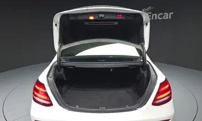 Mercedes-Benz E-Class 2019, 61141 км, за 20021.01 USD - фото 20