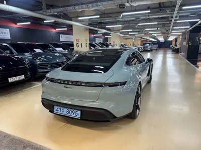 Porsche Taycan 2025, 4900 км, за 71530.98 USD