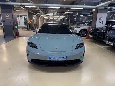 Porsche Taycan 2025, 4900 км, за 71530.98 USD