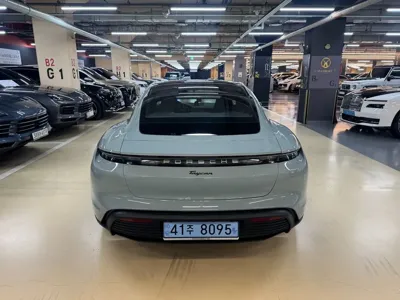 Porsche Taycan 2025, 4900 км, за 71530.98 USD