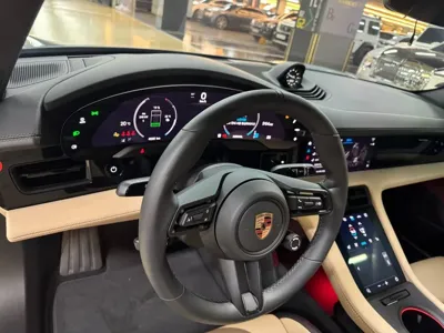 Porsche Taycan 2025, 4900 км, за 71530.98 USD - фото 9