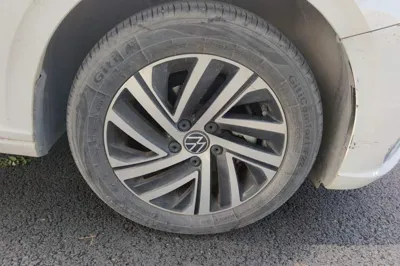 Volkswagen Lavida 2023, 18300 км, за 12330 USD