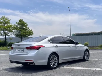 Hyundai Genesis 2016, 123129 км, за 6449.51 USD
