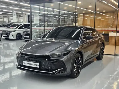 Toyota Crown · 2023 год