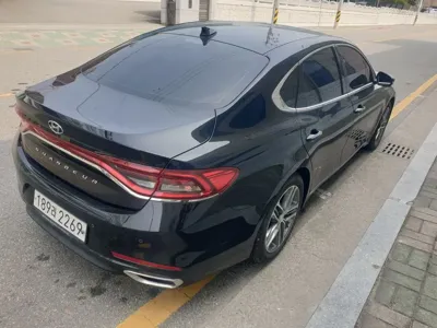 Hyundai Grandeur 2017, 80100 км, за 9715.11 USD