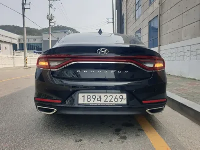 Hyundai Grandeur 2017, 80100 км, за 9715.11 USD