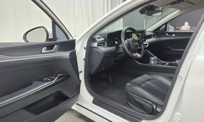 Kia K5 2021, 90158 км, за 9320.81 USD - фото 11