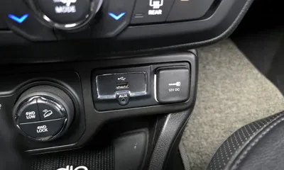 Jeep Renegade 2018, 114806 км, за 5695.36 USD - фото 18