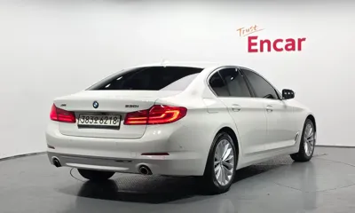 BMW 5-Series 2020, 86839 км, за 18800.43 USD