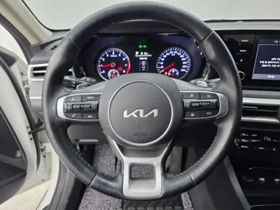 Kia K5 2022, 112329 км, за 8665.41 USD - фото 12
