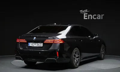 BMW 5-Series 2024, 26841 км, за 37080.44 USD