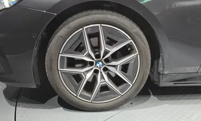 BMW 5-Series 2024, 26841 км, за 37080.44 USD