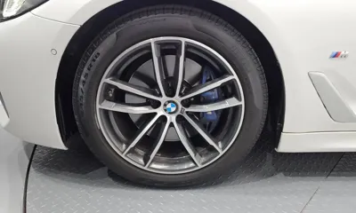 BMW 5-Series 2023, 36651 км, за 24878.56 USD