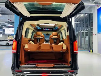 Mercedes-Benz V-Class 2023, 55000 км, за 58642.33 USD - фото 18