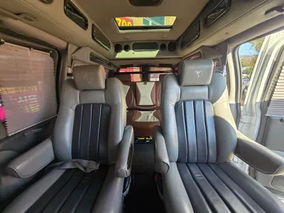 Chevrolet Express Van 2014, 112539 км, за 9142.33 USD - фото 12