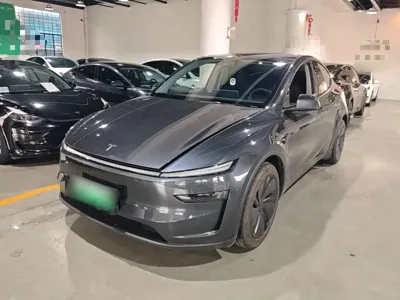 Tesla Model Y 2025, 4600 км, за 44760.76 USD