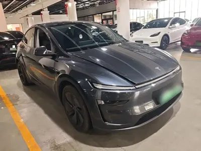 Tesla Model Y 2025, 4600 км, за 44760.76 USD