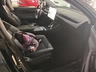 Tesla Model Y 2025, 4600 км, за 44760.76 USD - фото 25