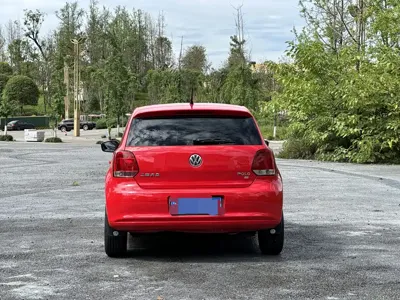 Volkswagen Polo 2010, 110000 км, за 2770.04 USD