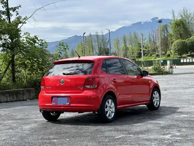 Volkswagen Polo 2010, 110000 км, за 2770.04 USD