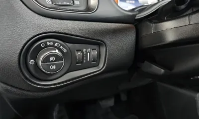 Jeep Renegade 2020, 82984 км, за 8970.94 USD - фото 28