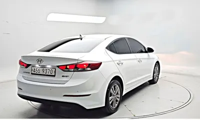 Hyundai Avante 2016, 106745 км, за 4820.85 USD