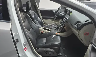 Volvo V40 2016, 111675 км, за 6937.56 USD - фото 10